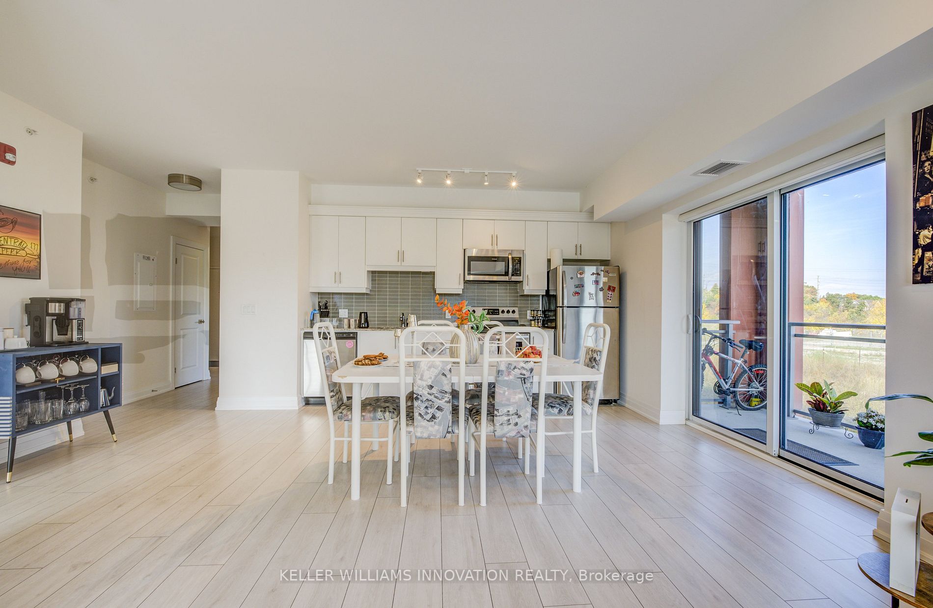4040 Upper Middle Rd, #222