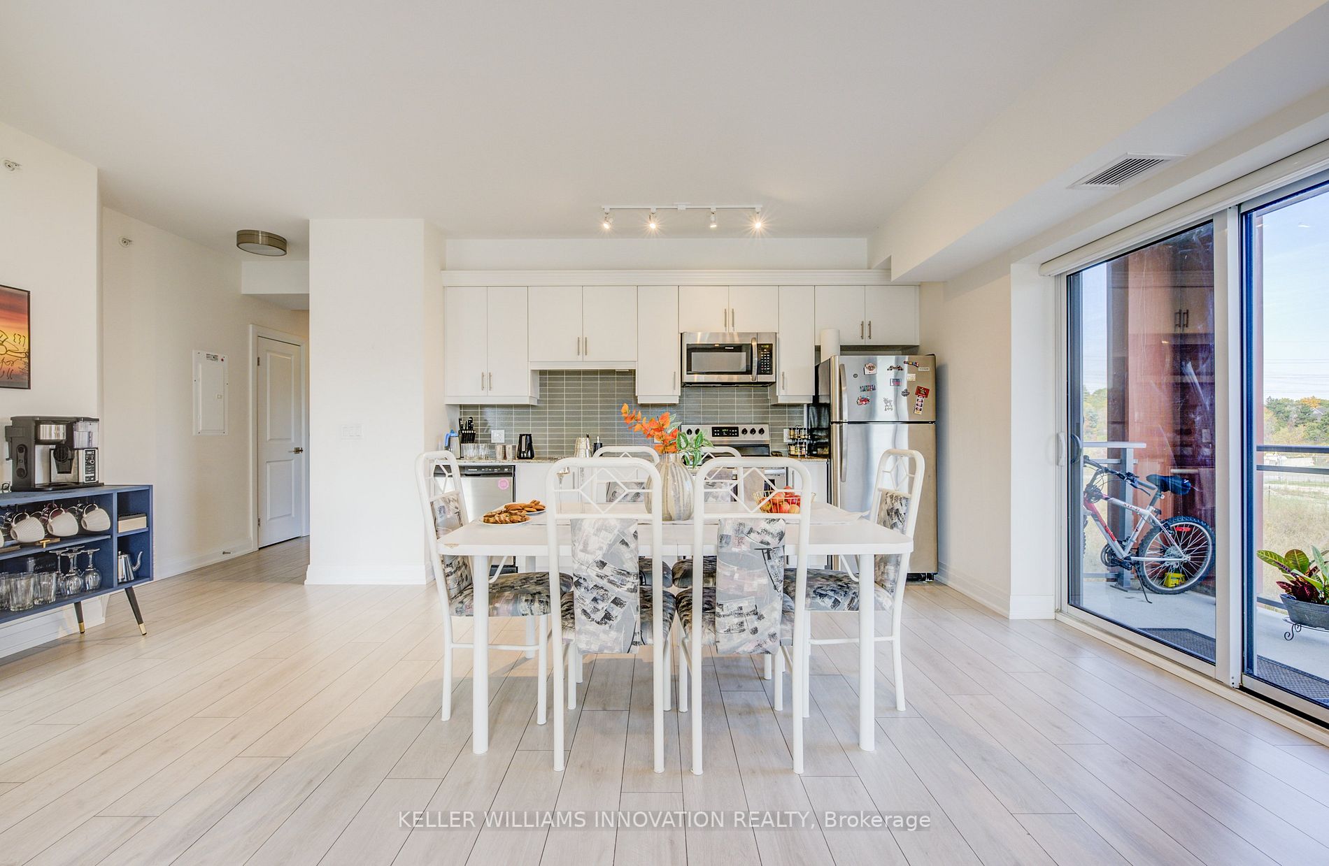 4040 Upper Middle Rd, #222