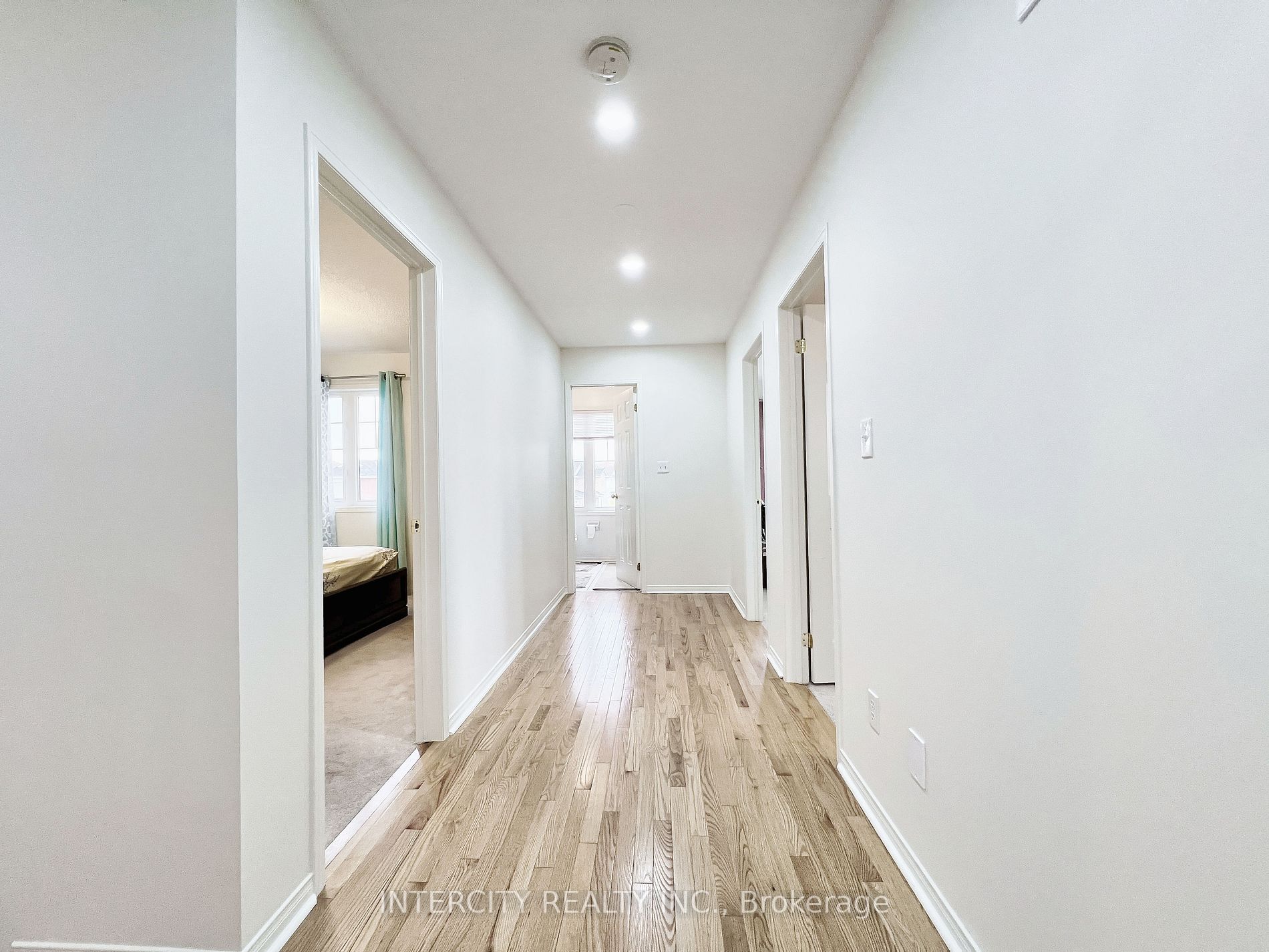 94 Commodore Dr