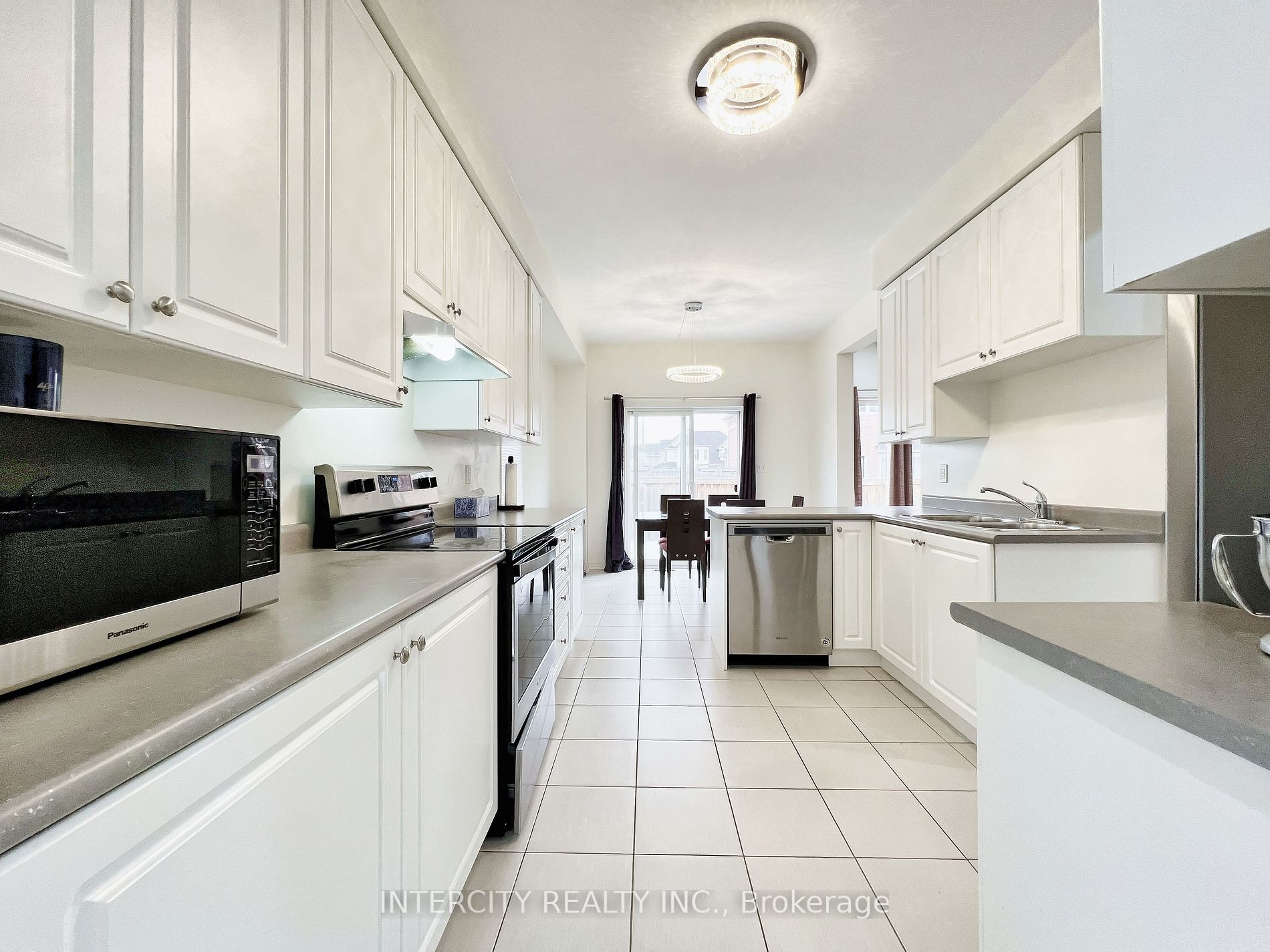 94 Commodore Dr