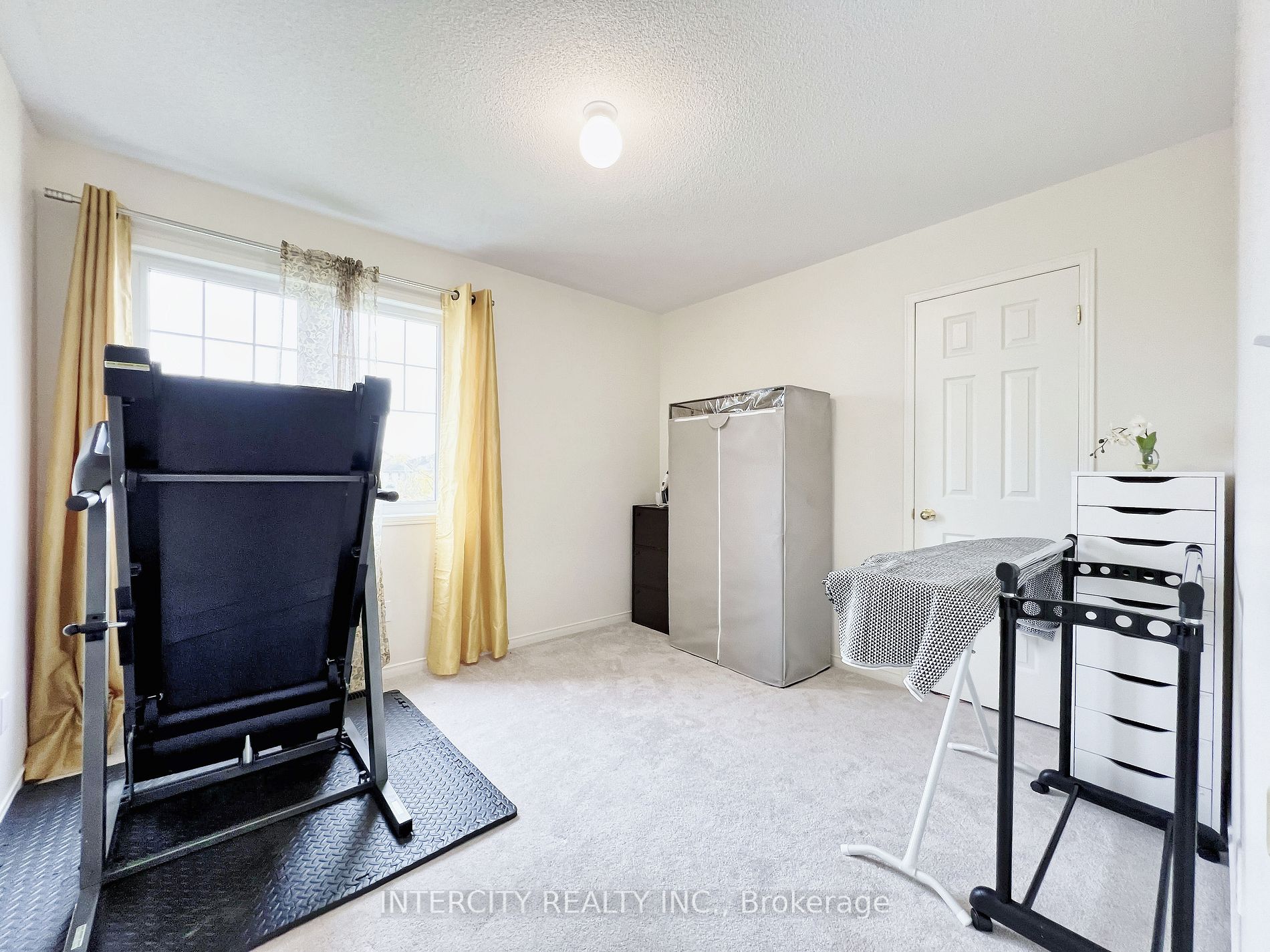 94 Commodore Dr