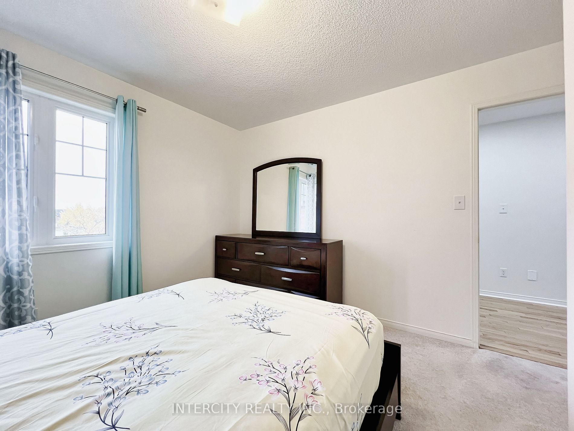 94 Commodore Dr