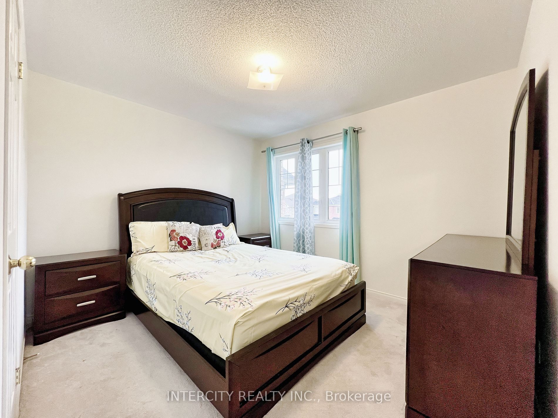94 Commodore Dr