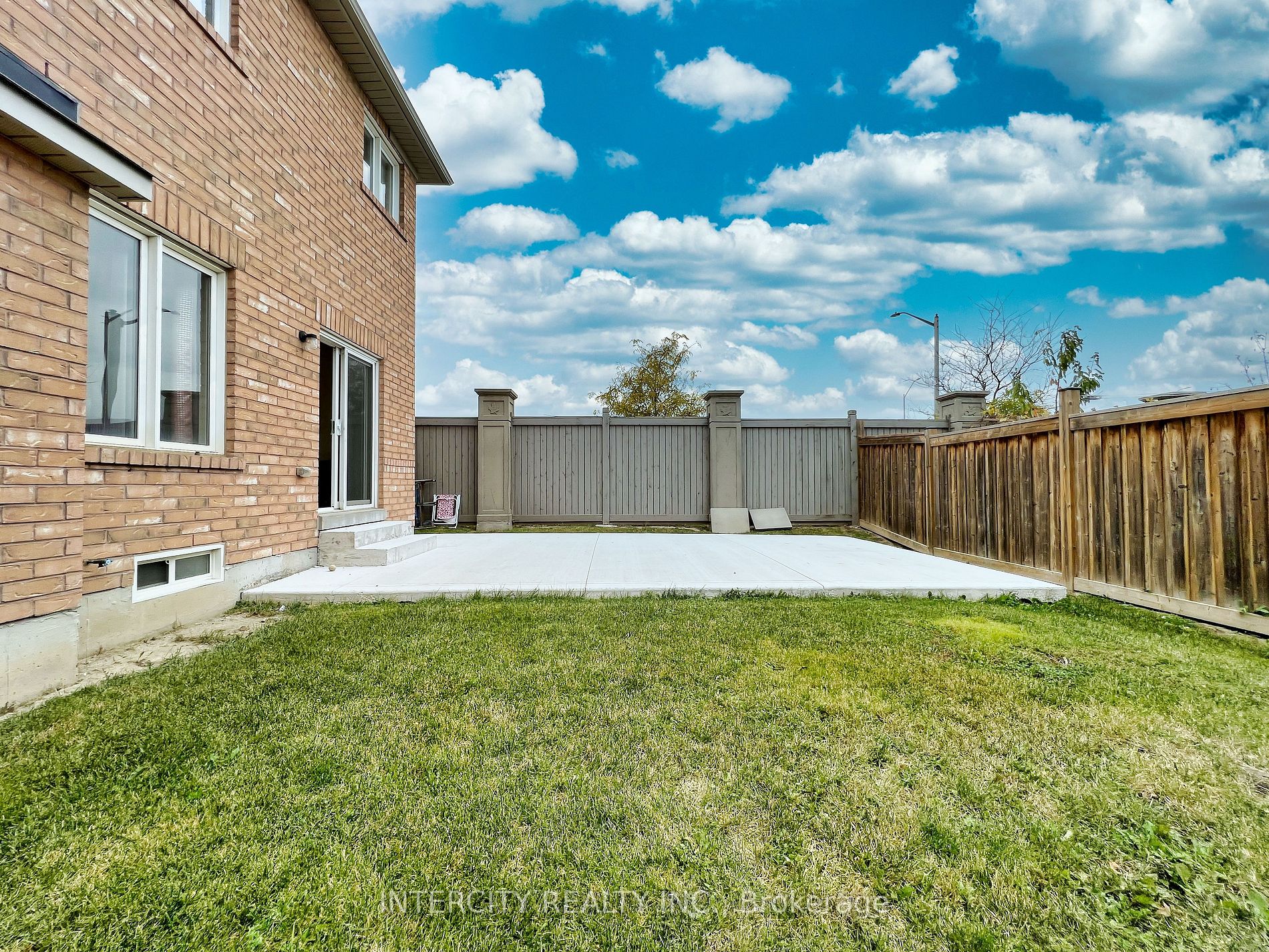 94 Commodore Dr