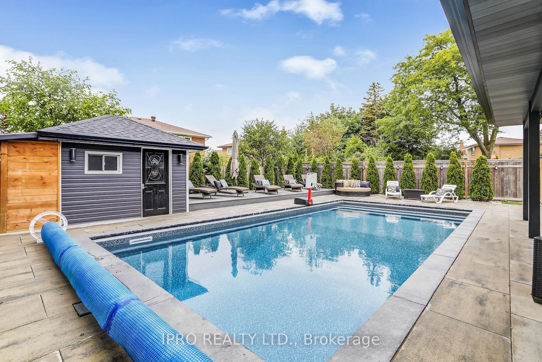 3484 Riverspray Cres