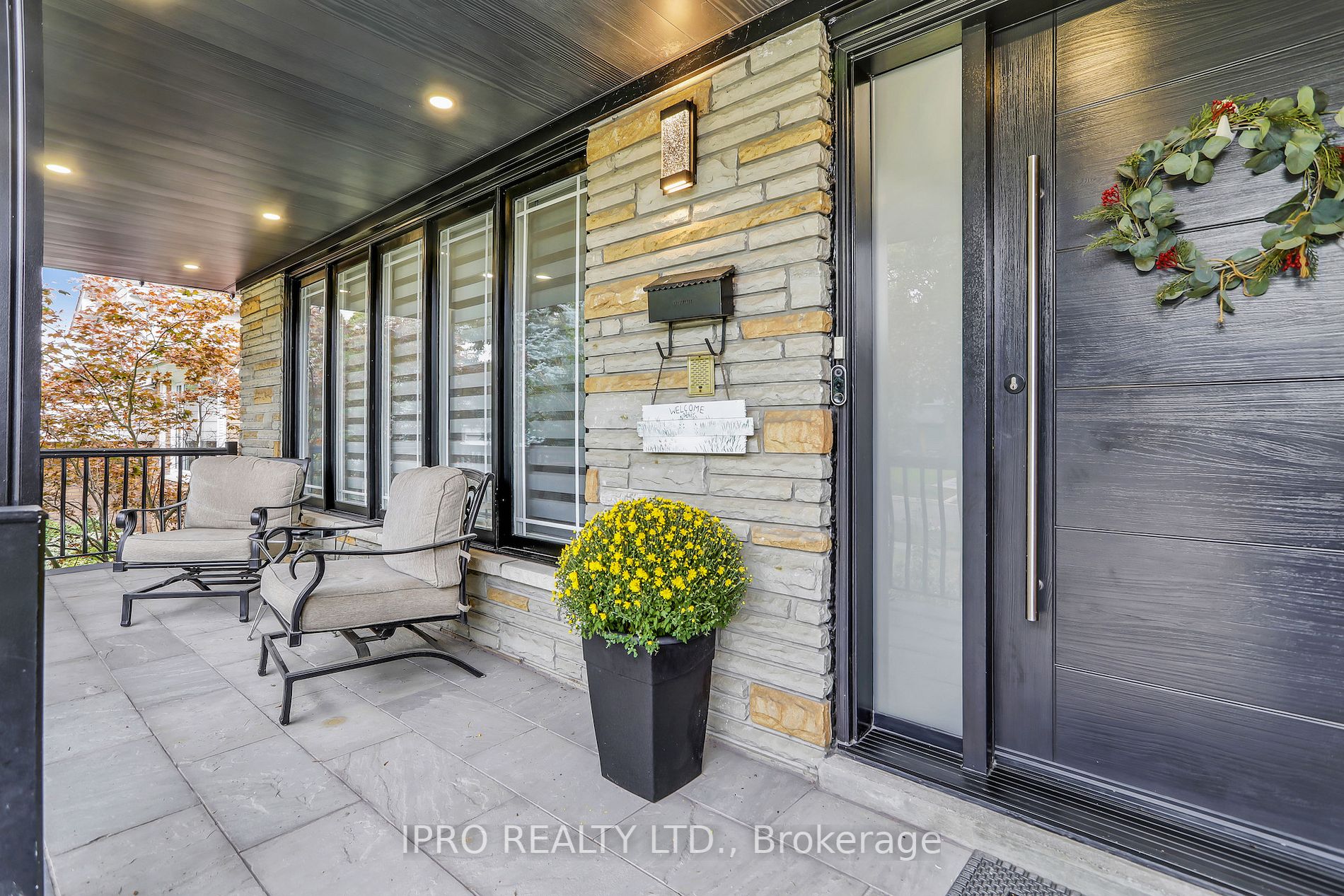 3484 Riverspray Cres