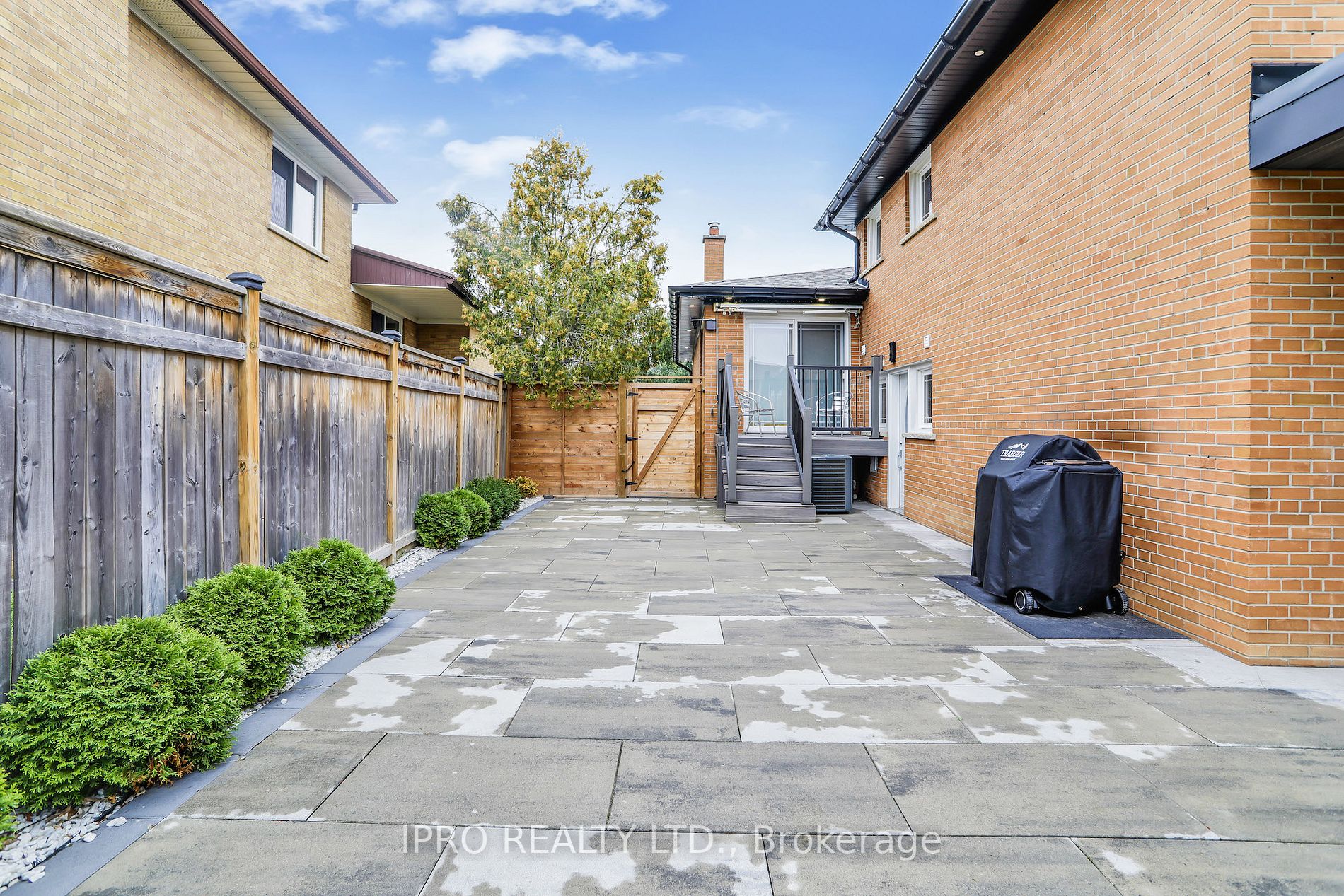 3484 Riverspray Cres