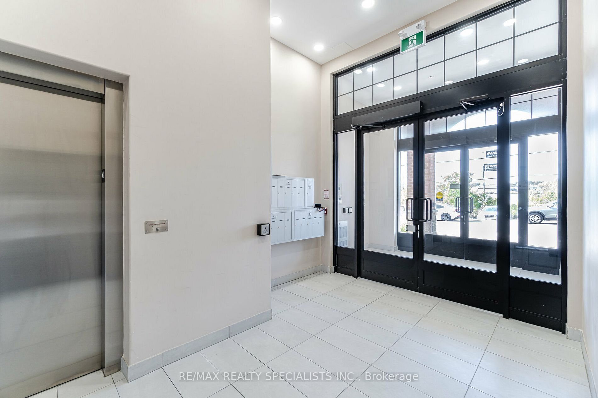 215 Broadway St, #208