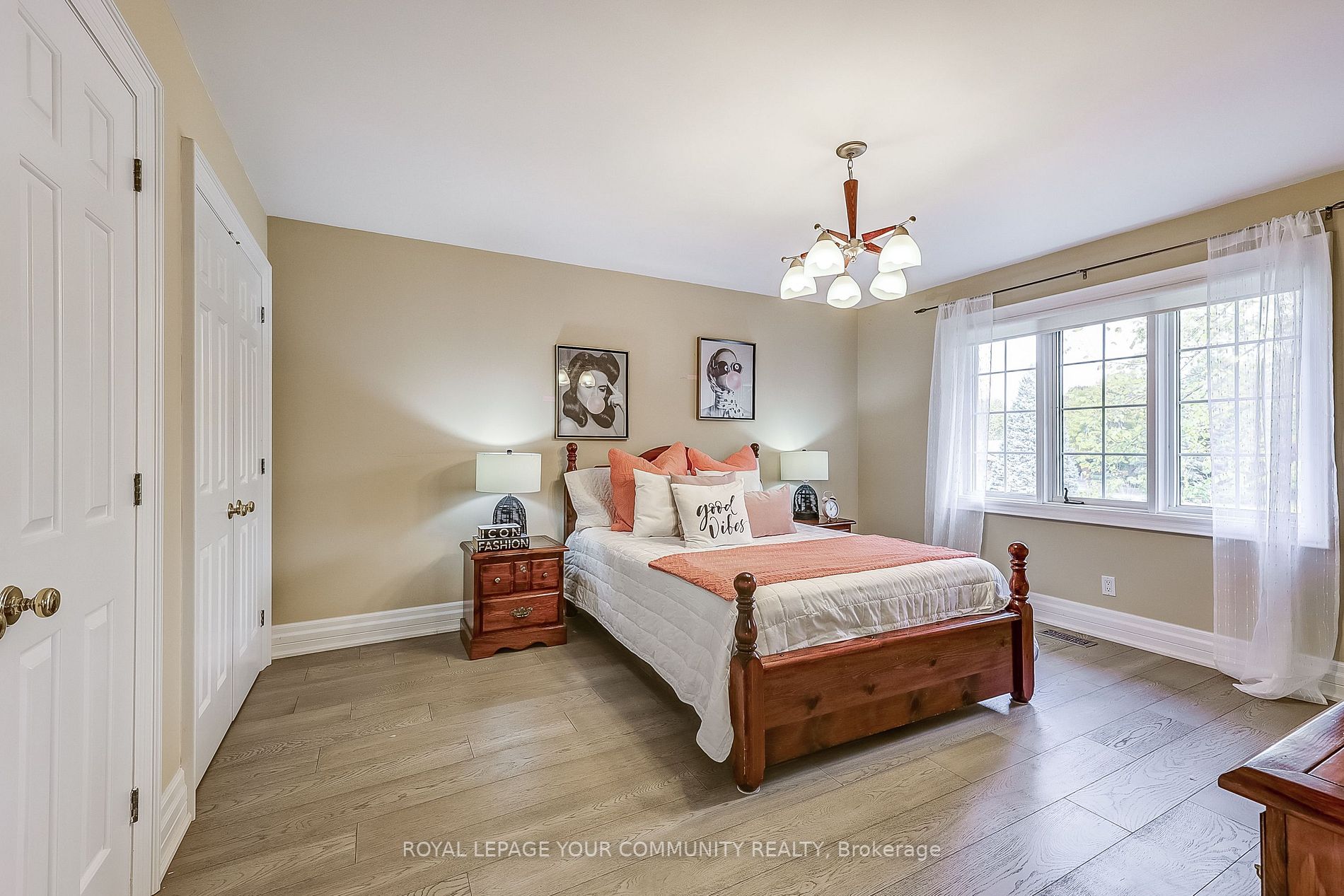 5 Oak Ridge Dr