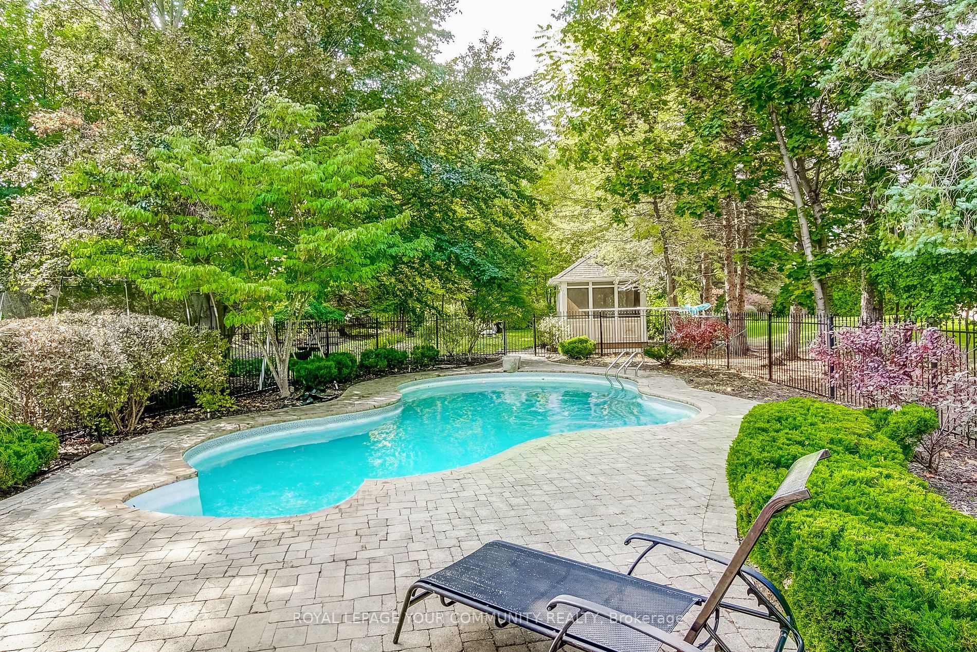 5 Oak Ridge Dr