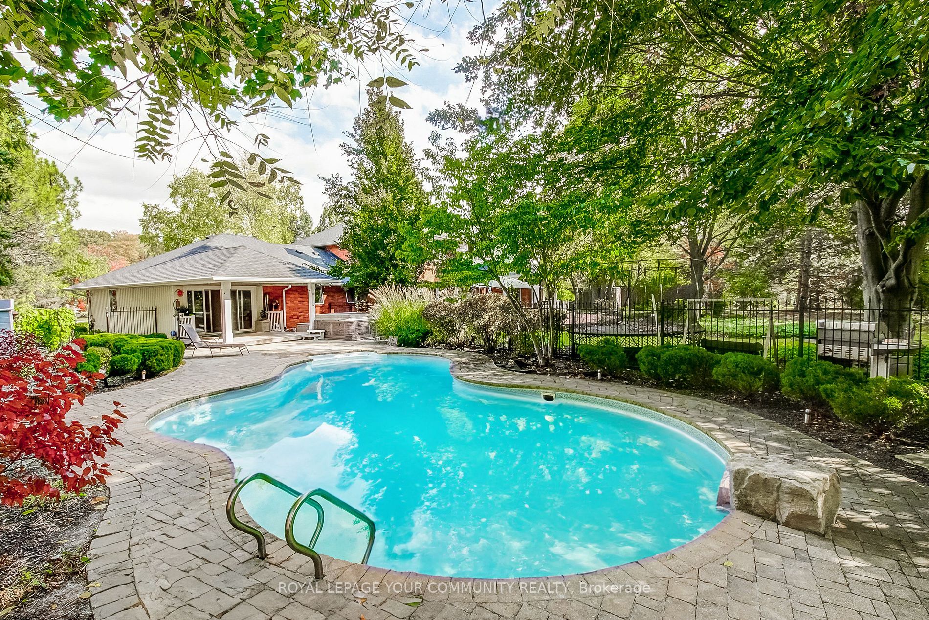 5 Oak Ridge Dr