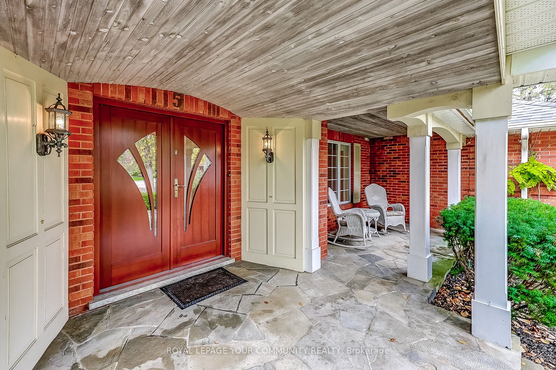 5 Oak Ridge Dr