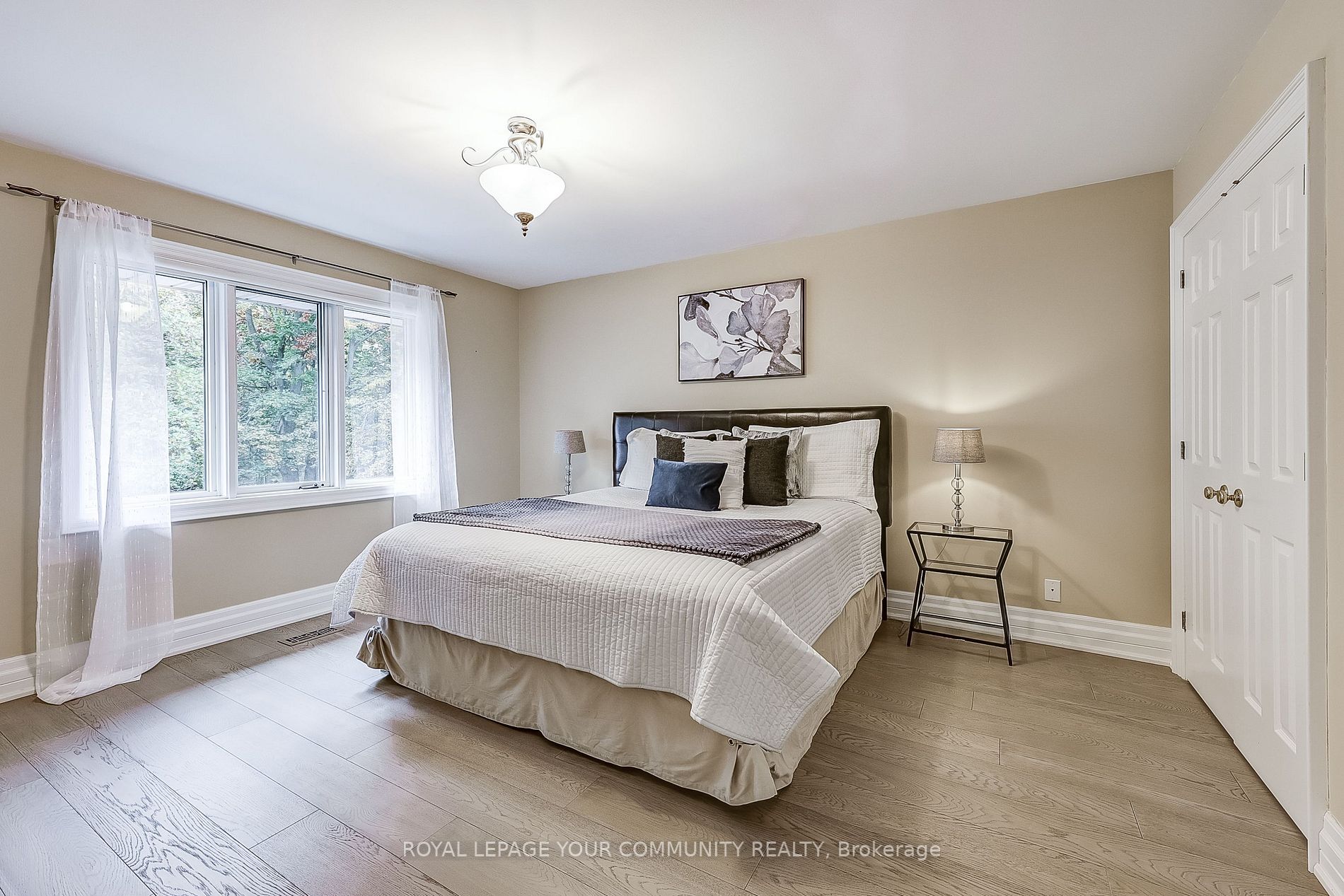 5 Oak Ridge Dr