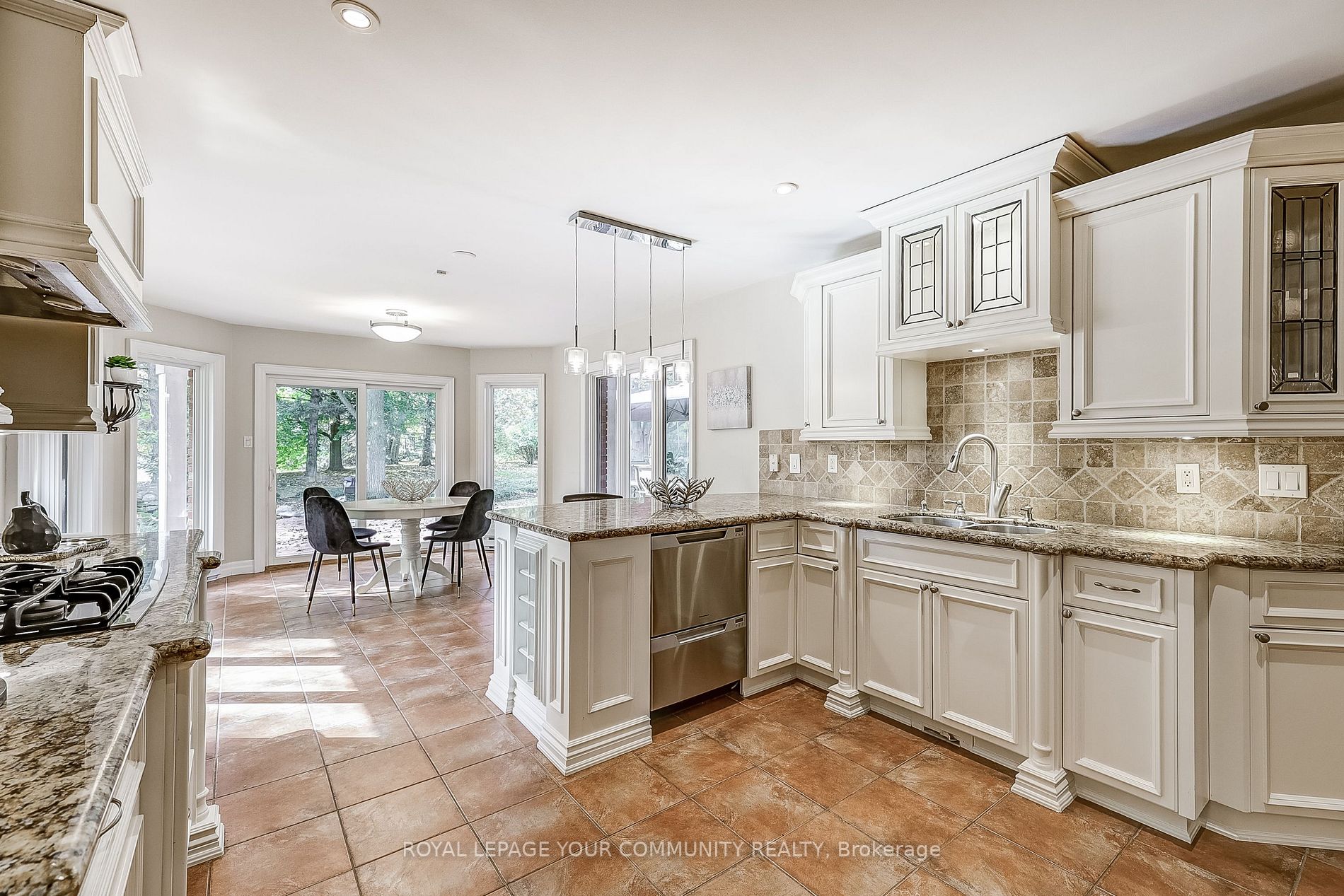 5 Oak Ridge Dr