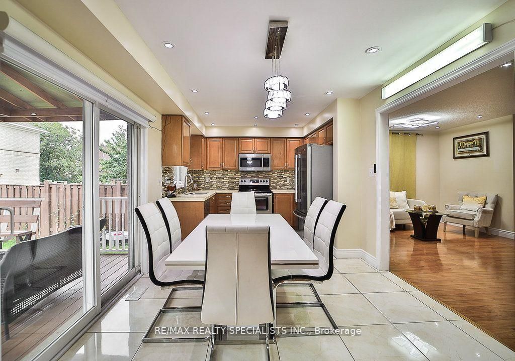 13 Florette Pl