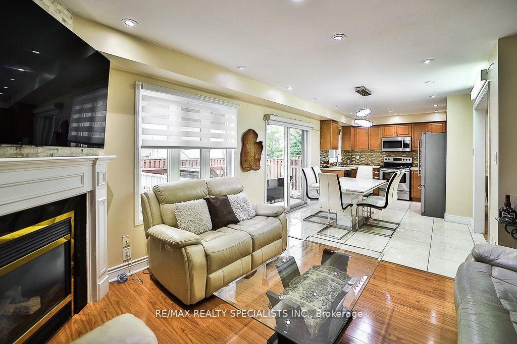 13 Florette Pl