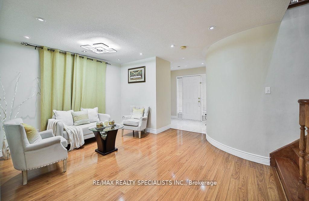 13 Florette Pl