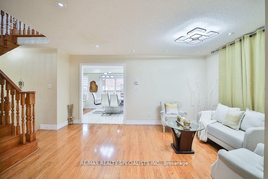 13 Florette Pl