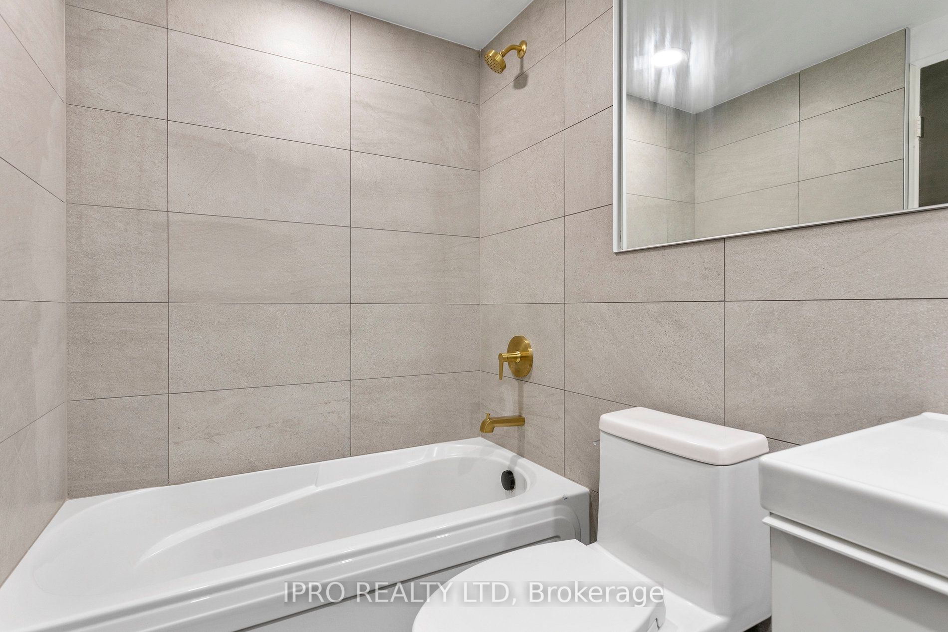 60 Southport St, #818