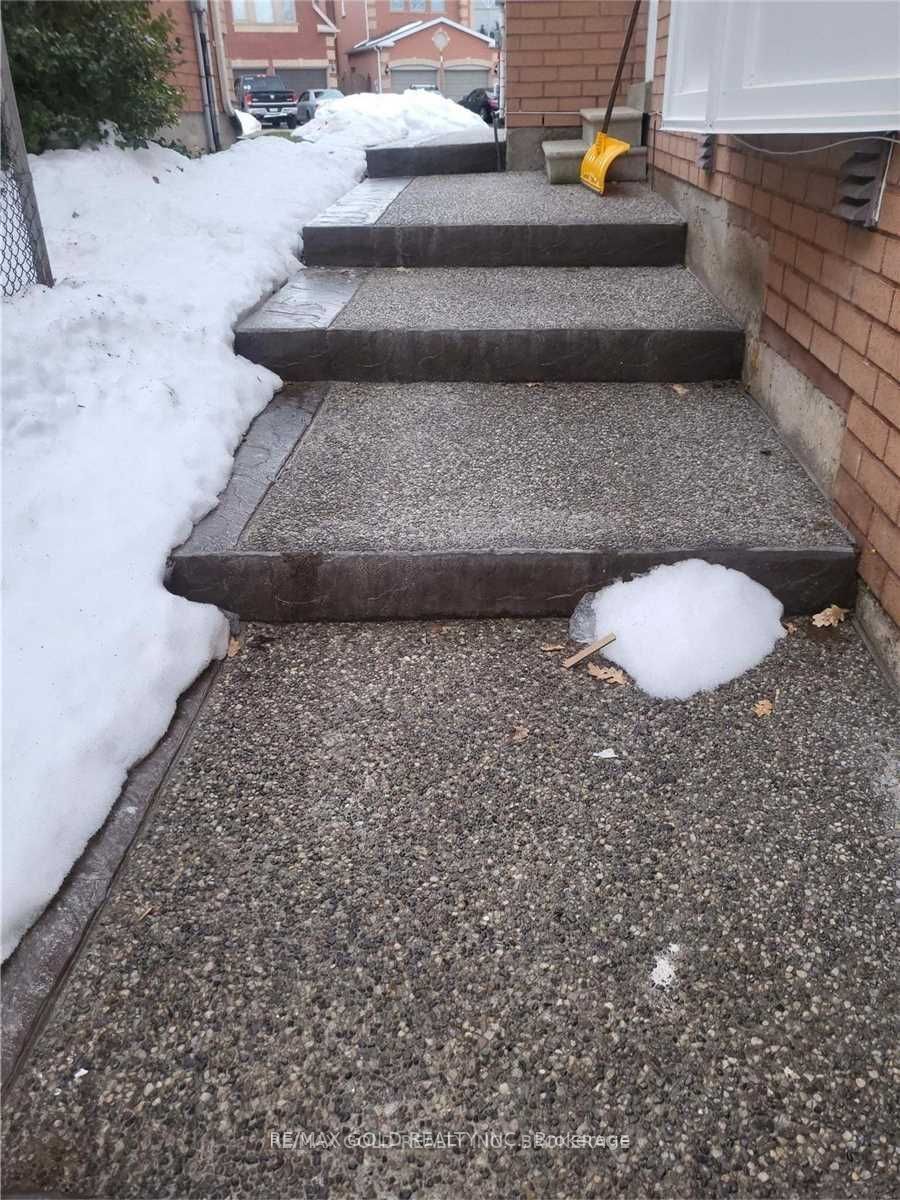 4 Gollop Cres