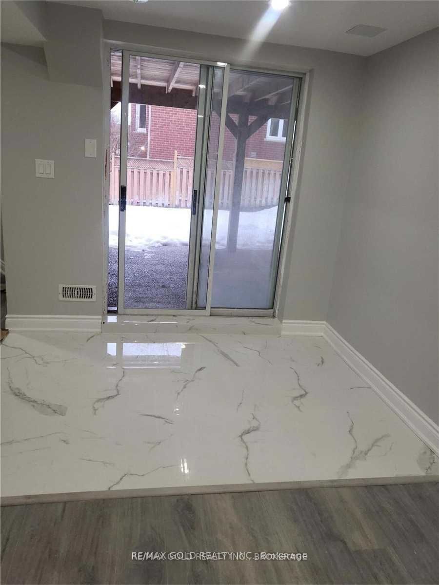 4 Gollop Cres