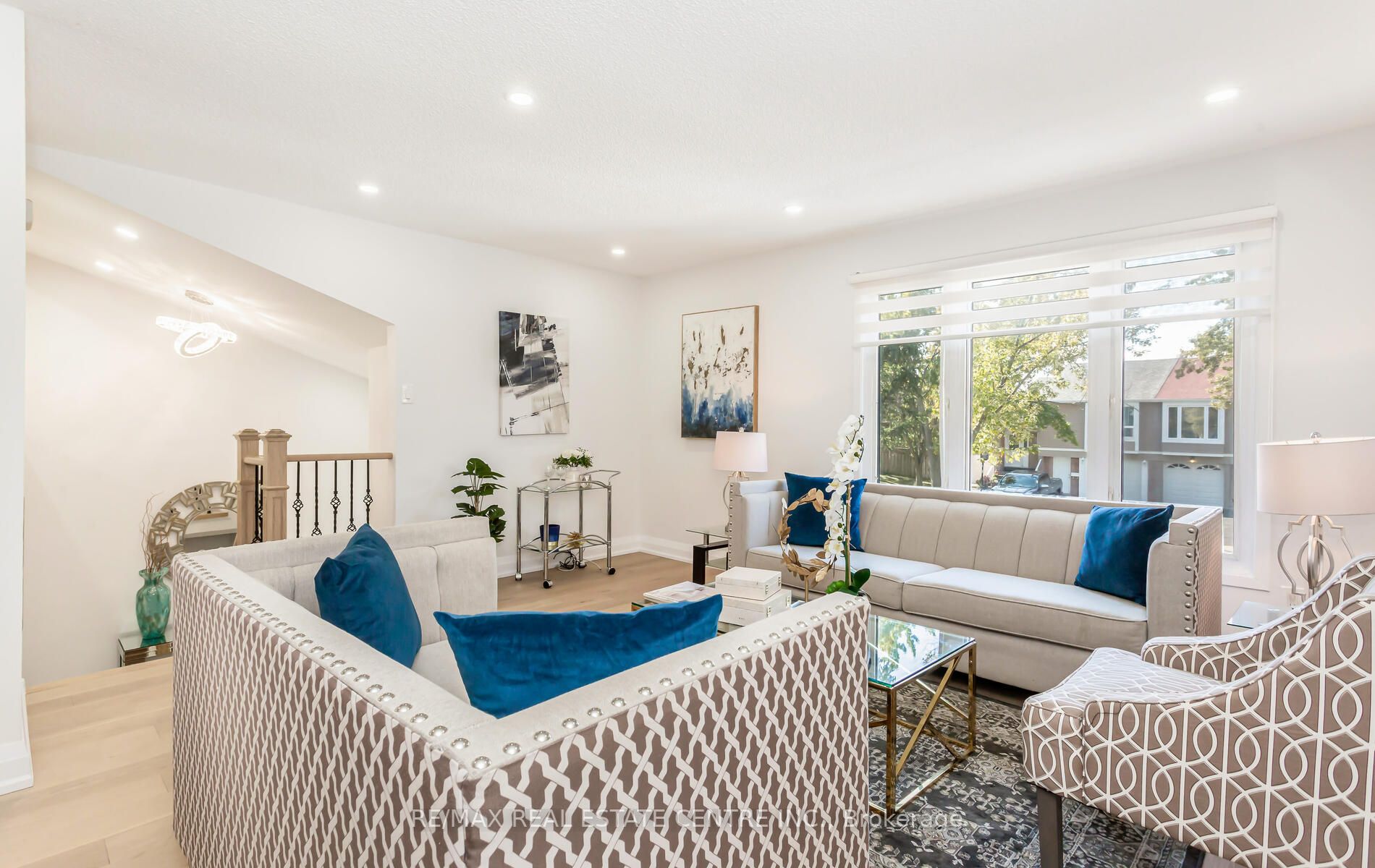 6069 Starfield Cres