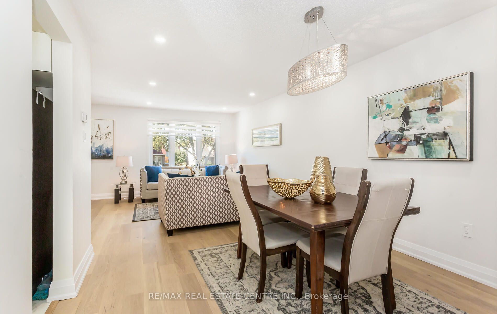 6069 Starfield Cres