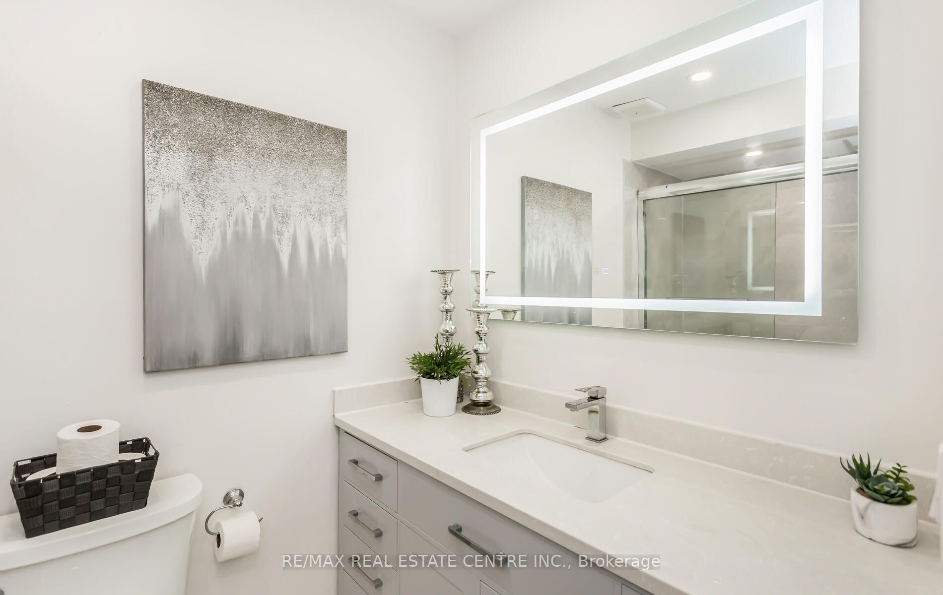 6069 Starfield Cres