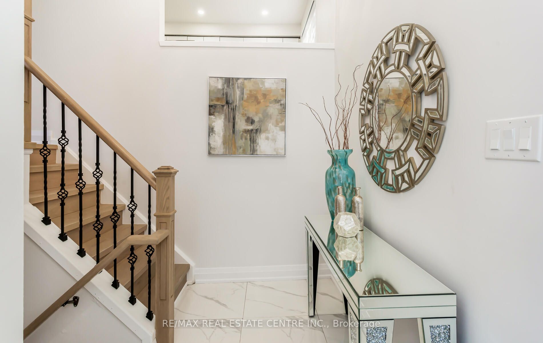 6069 Starfield Cres