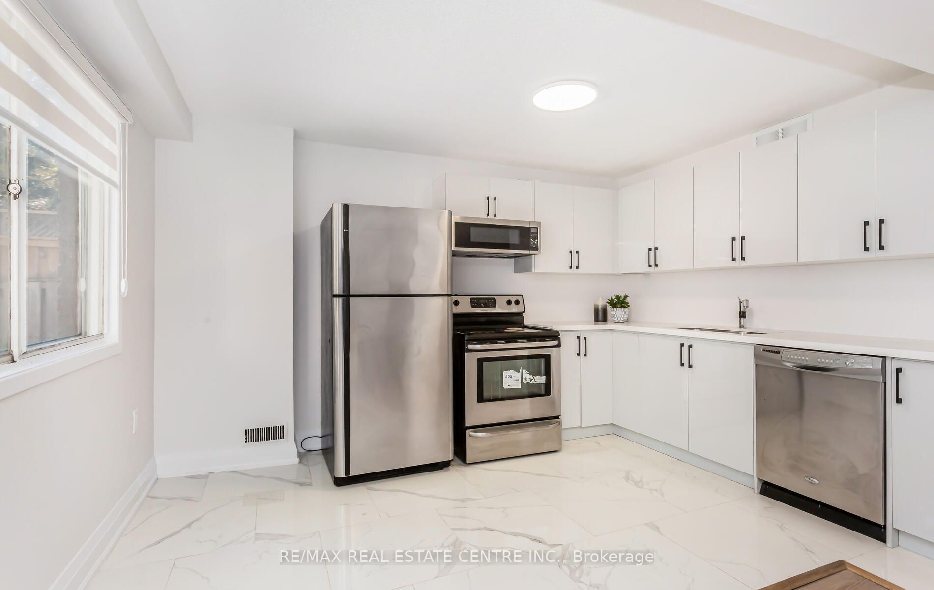 6069 Starfield Cres