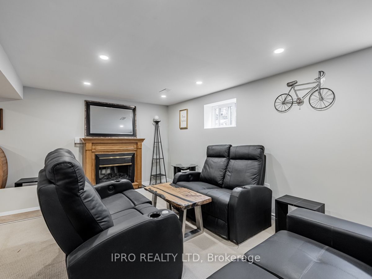208 Glen Oak Dr