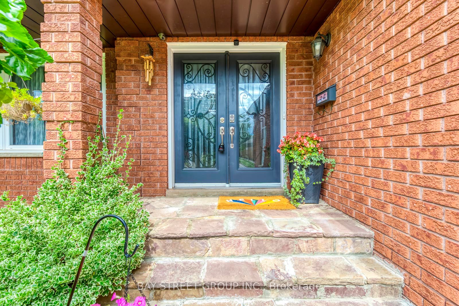 1469 Reeves Gate