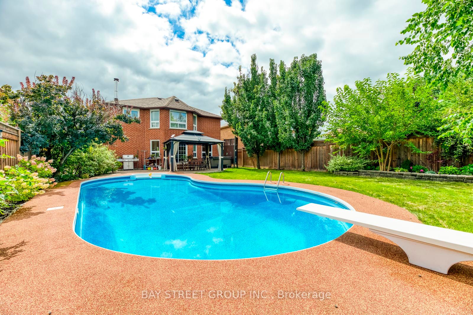 1469 Reeves Gate