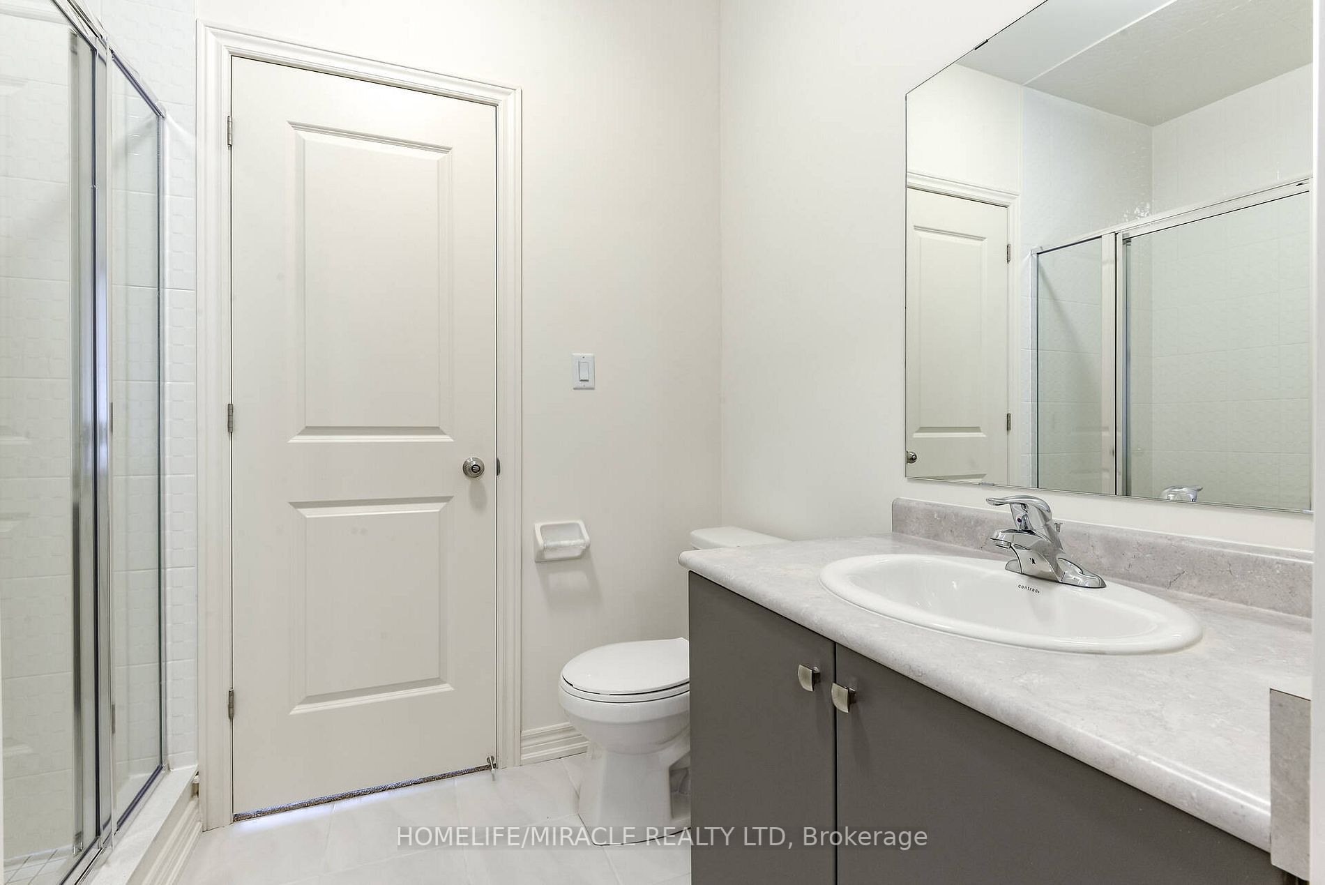 21 Ezra Cres