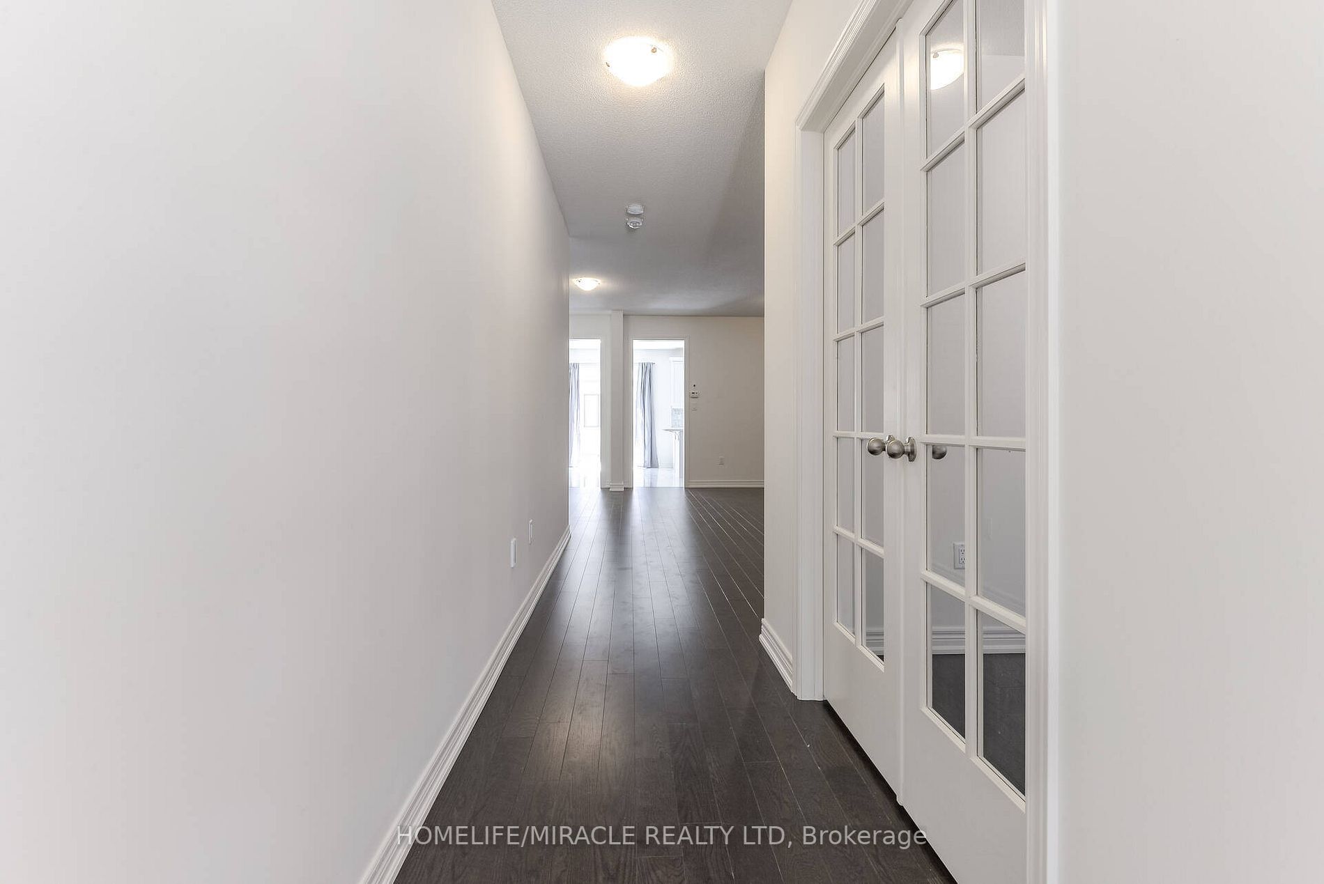 21 Ezra Cres