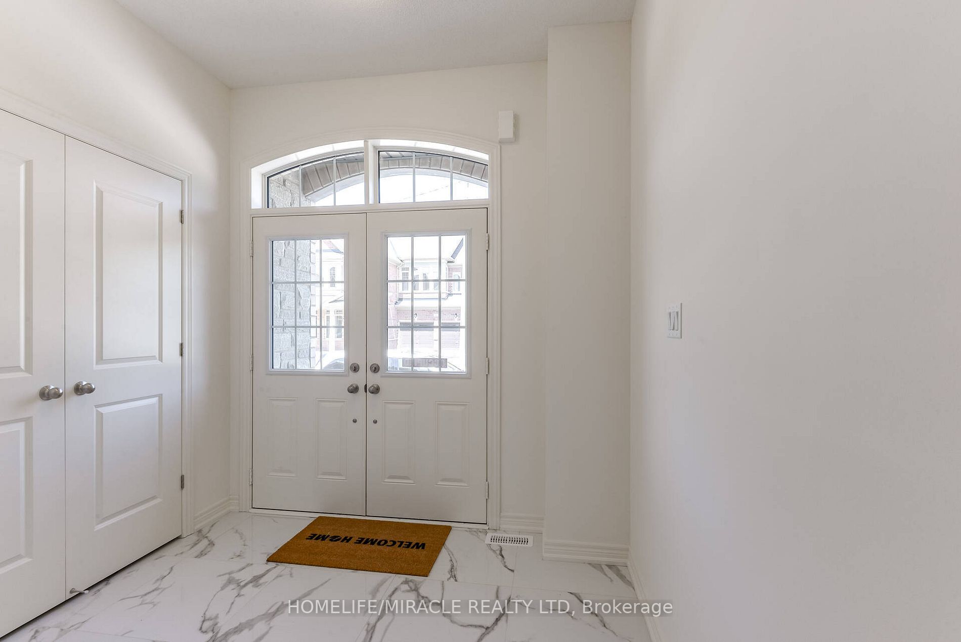 21 Ezra Cres