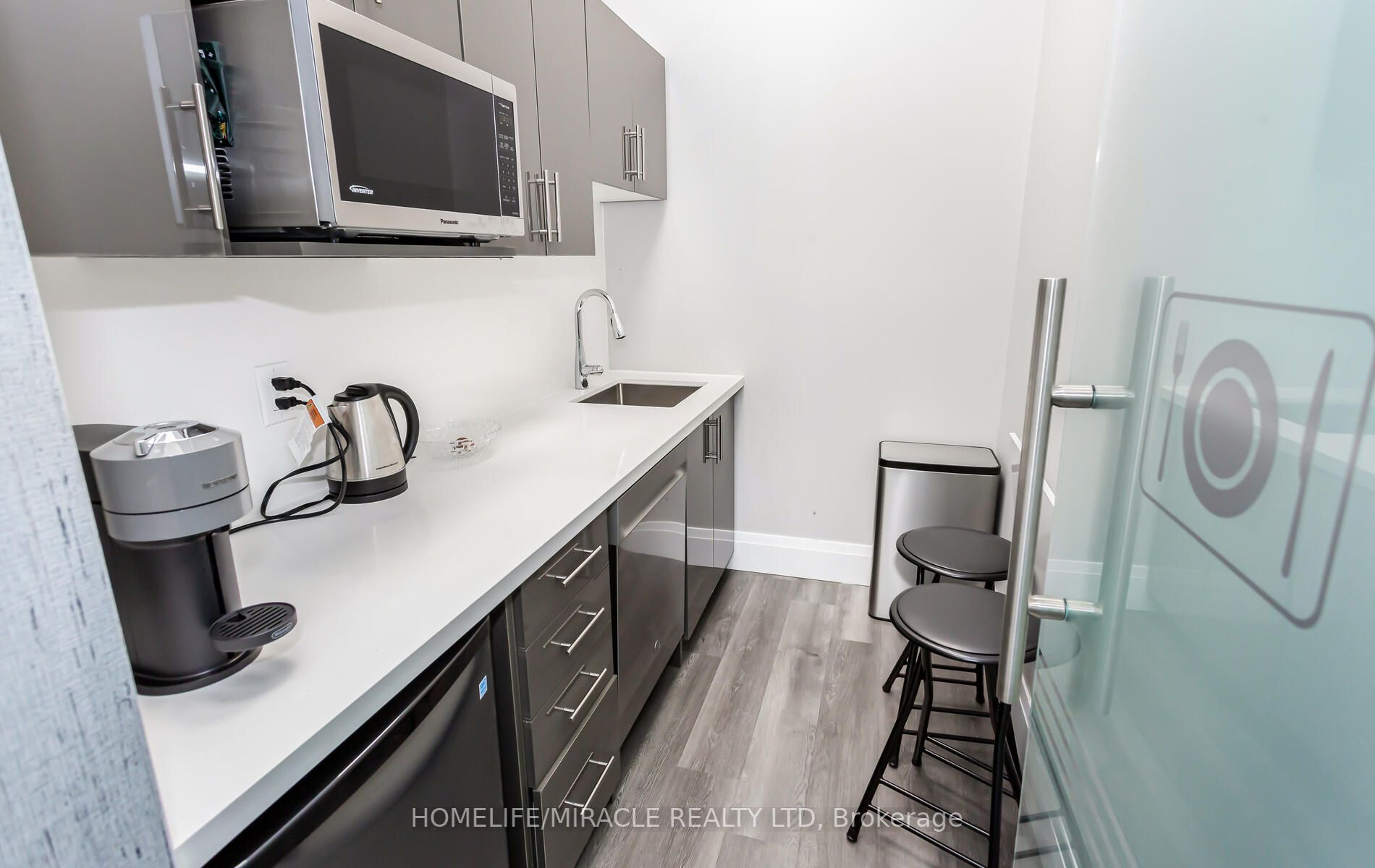 5 Brisdale Dr, #206