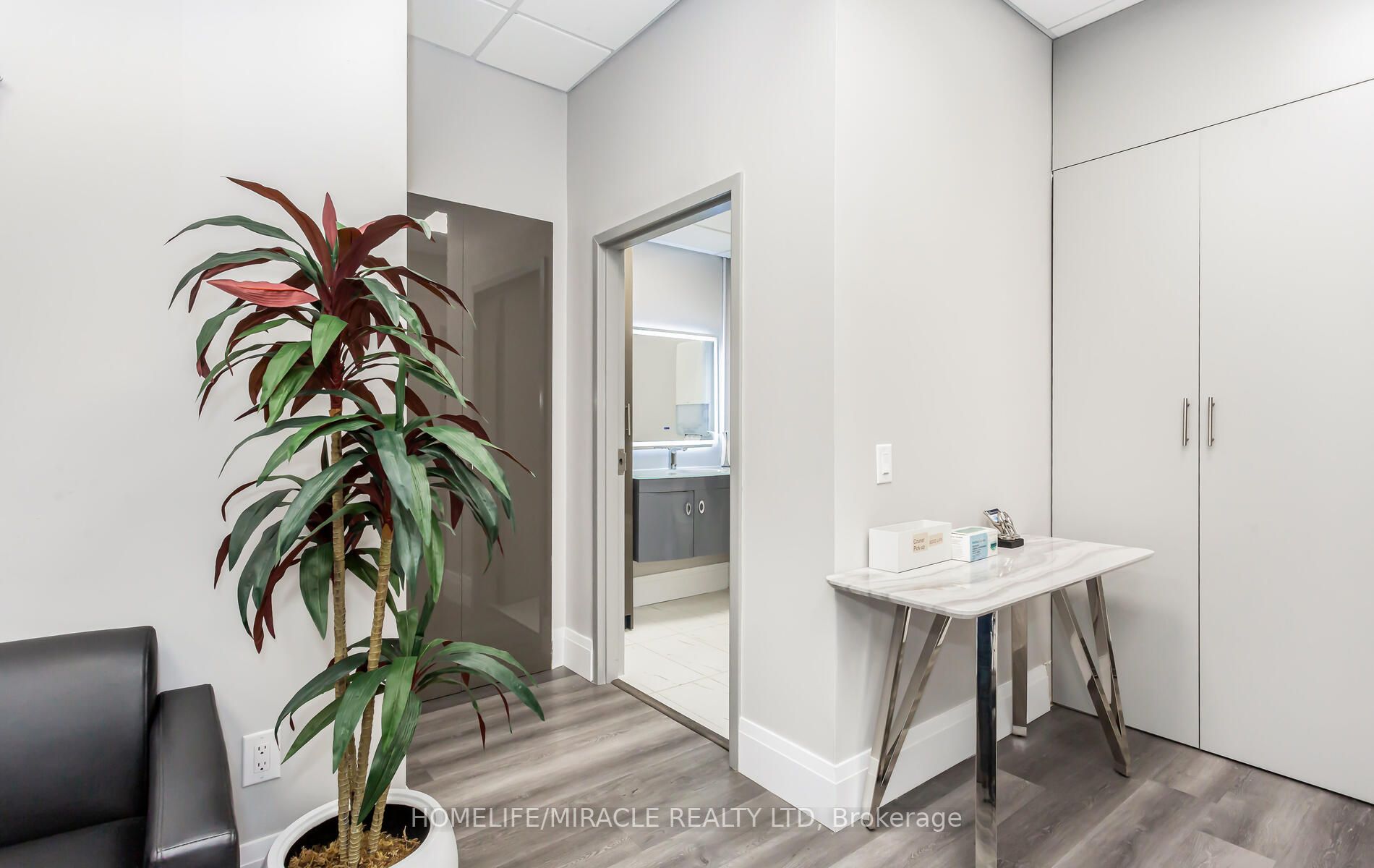 5 Brisdale Dr, #206