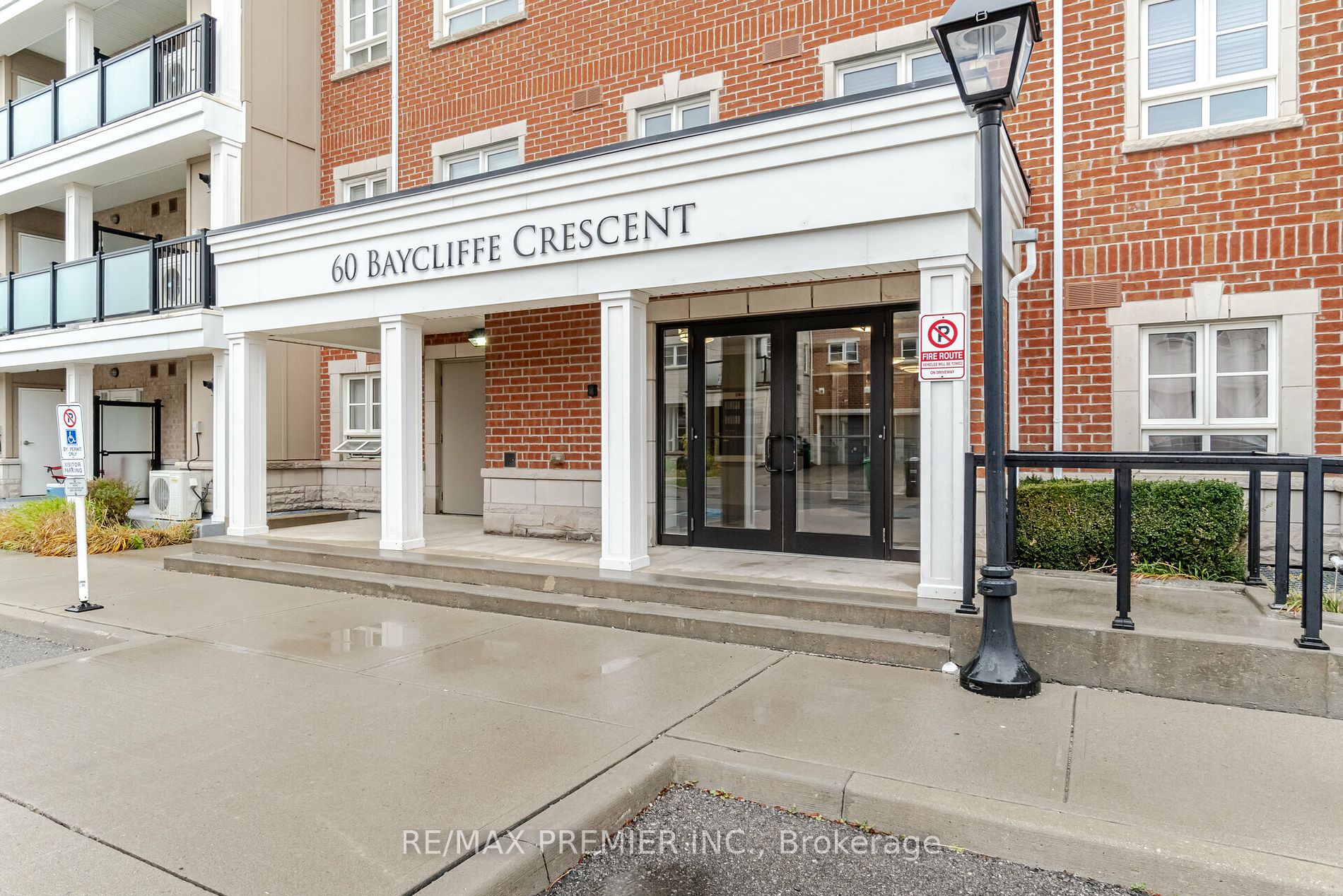 60 Baycliffe Cres W, #208