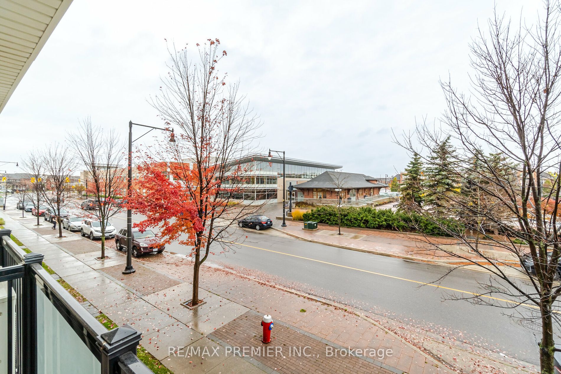 60 Baycliffe Cres W, #208