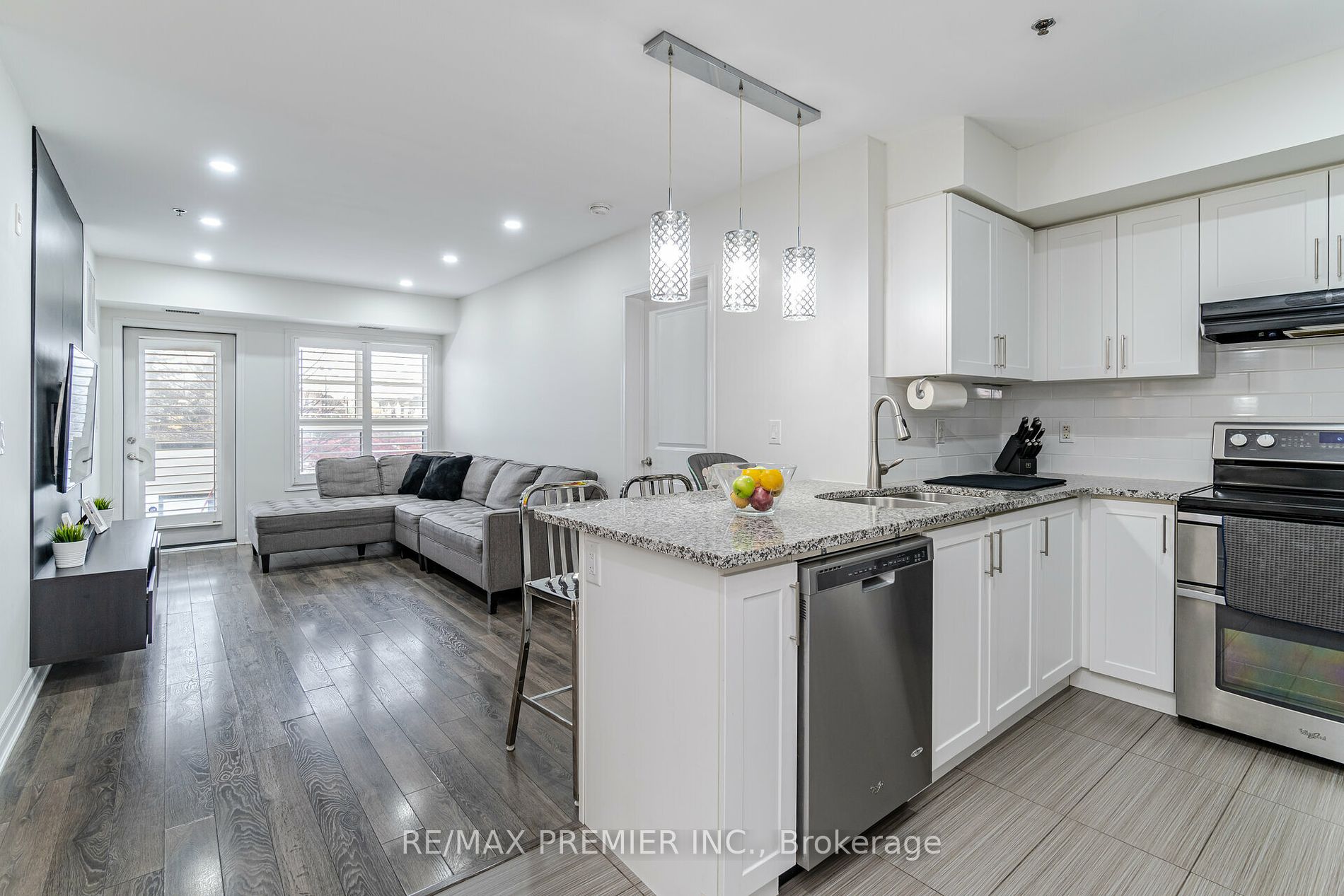 60 Baycliffe Cres W, #208