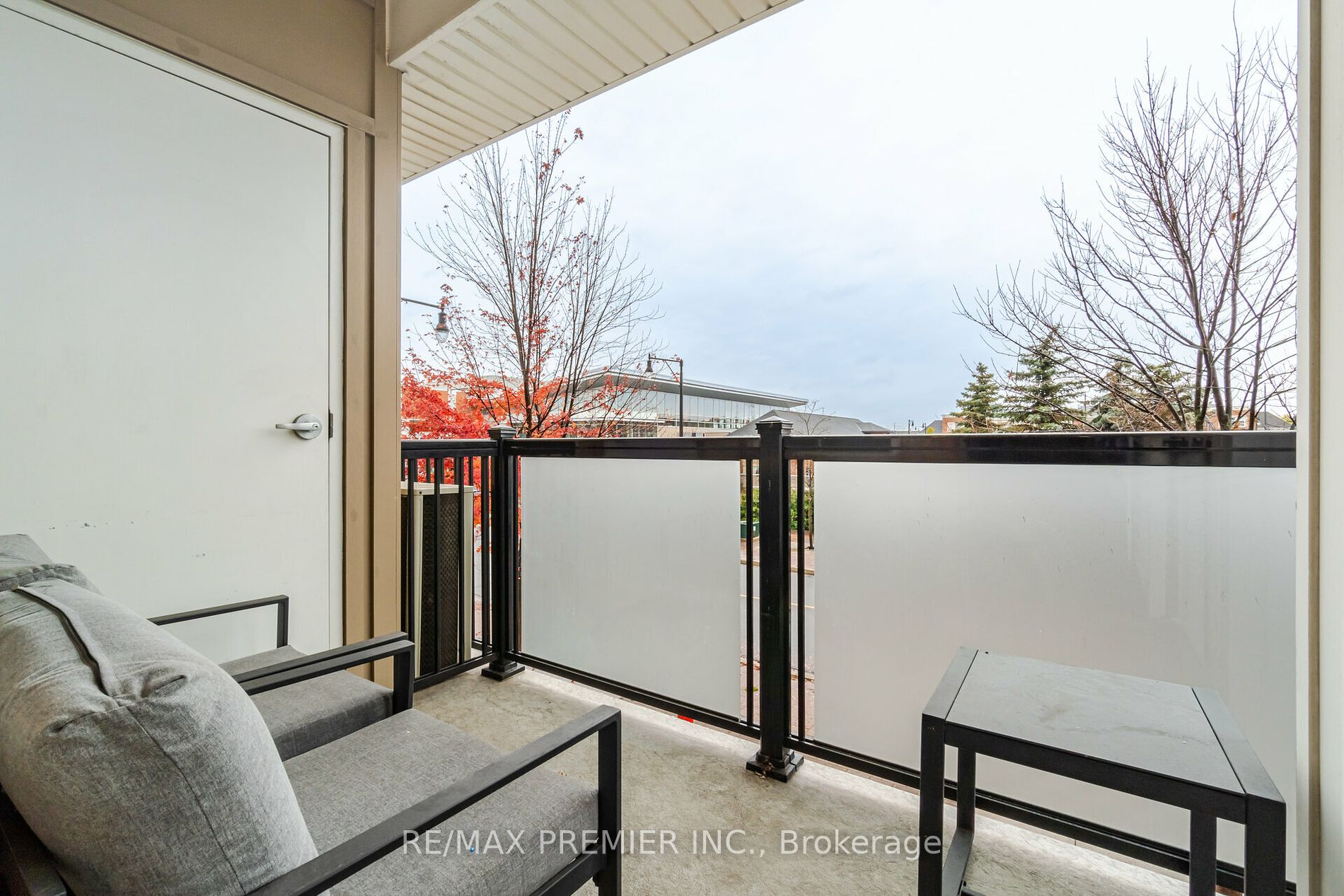 60 Baycliffe Cres W, #208