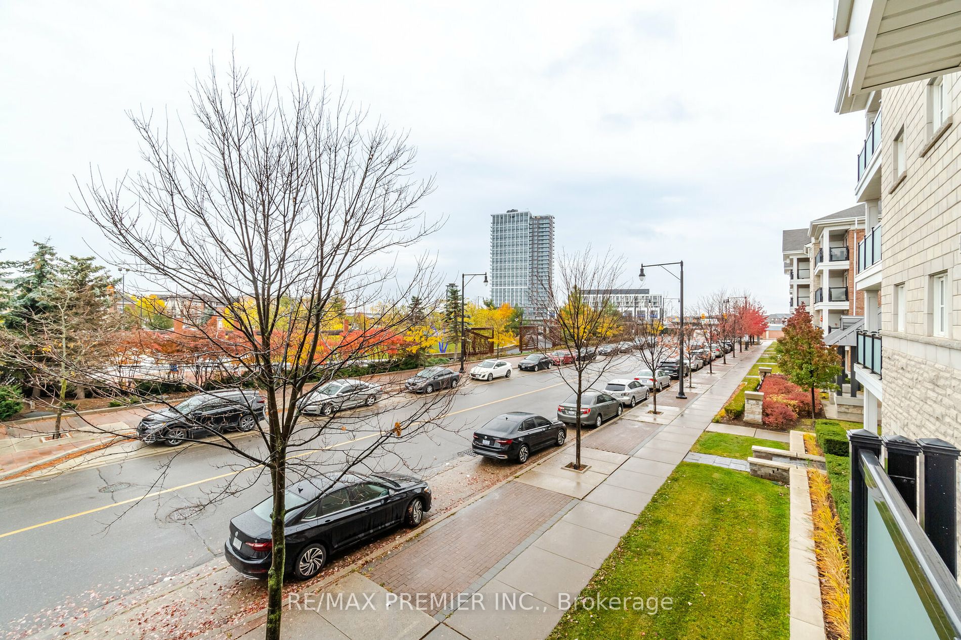 60 Baycliffe Cres W, #208