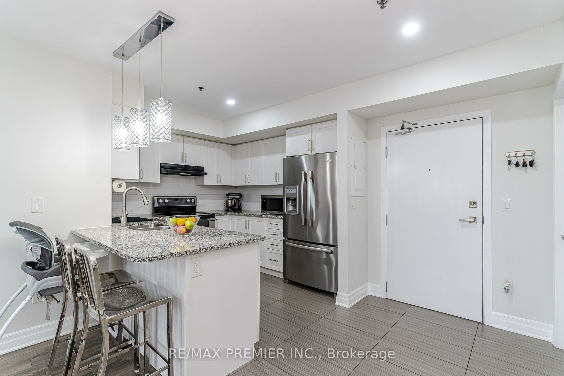 60 Baycliffe Cres W, #208