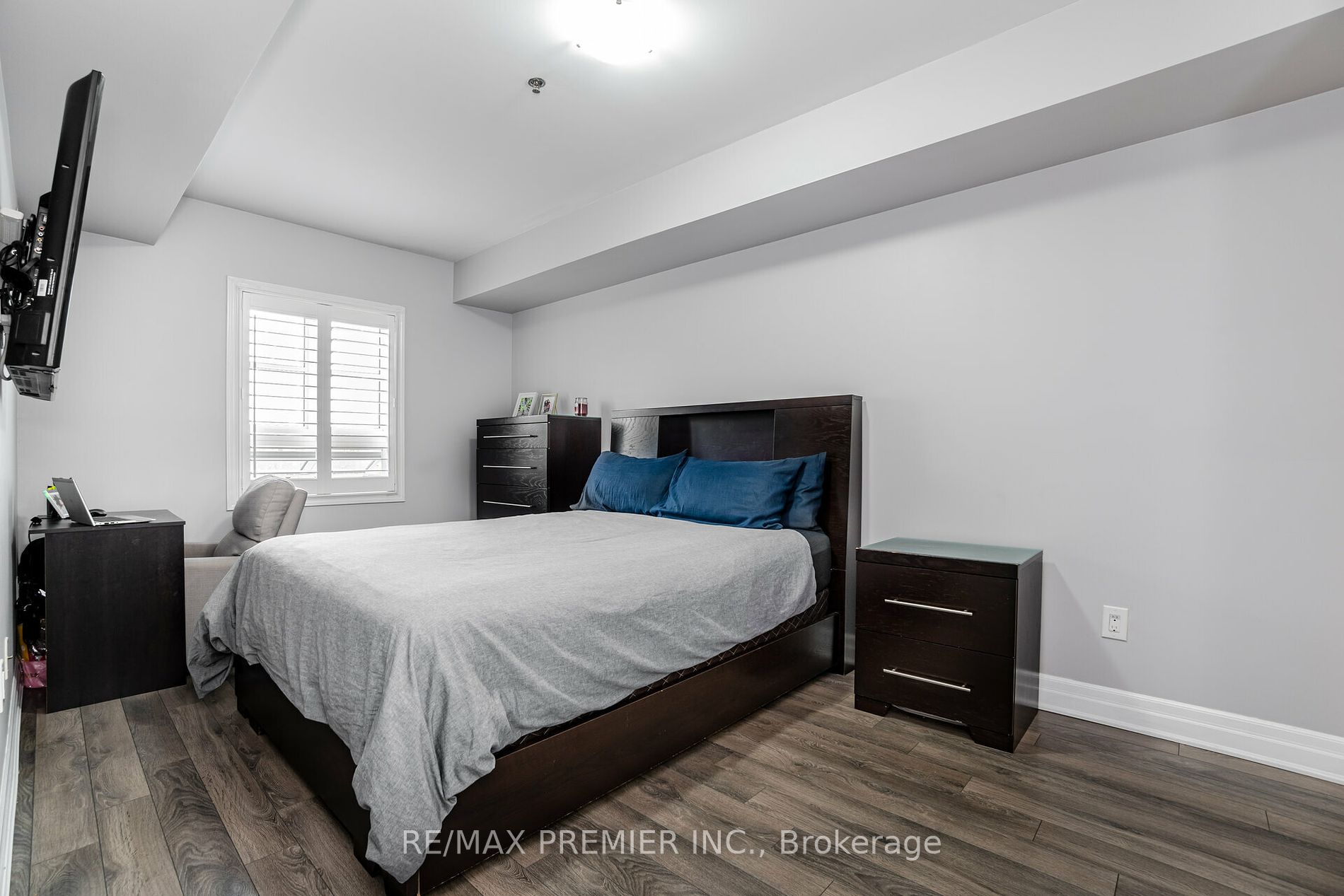 60 Baycliffe Cres W, #208