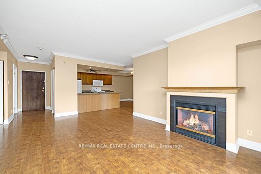 24 Chapel St W, #402