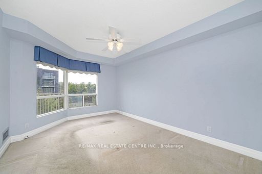 24 Chapel St W, #402