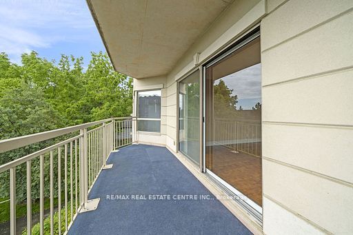 24 Chapel St W, #402