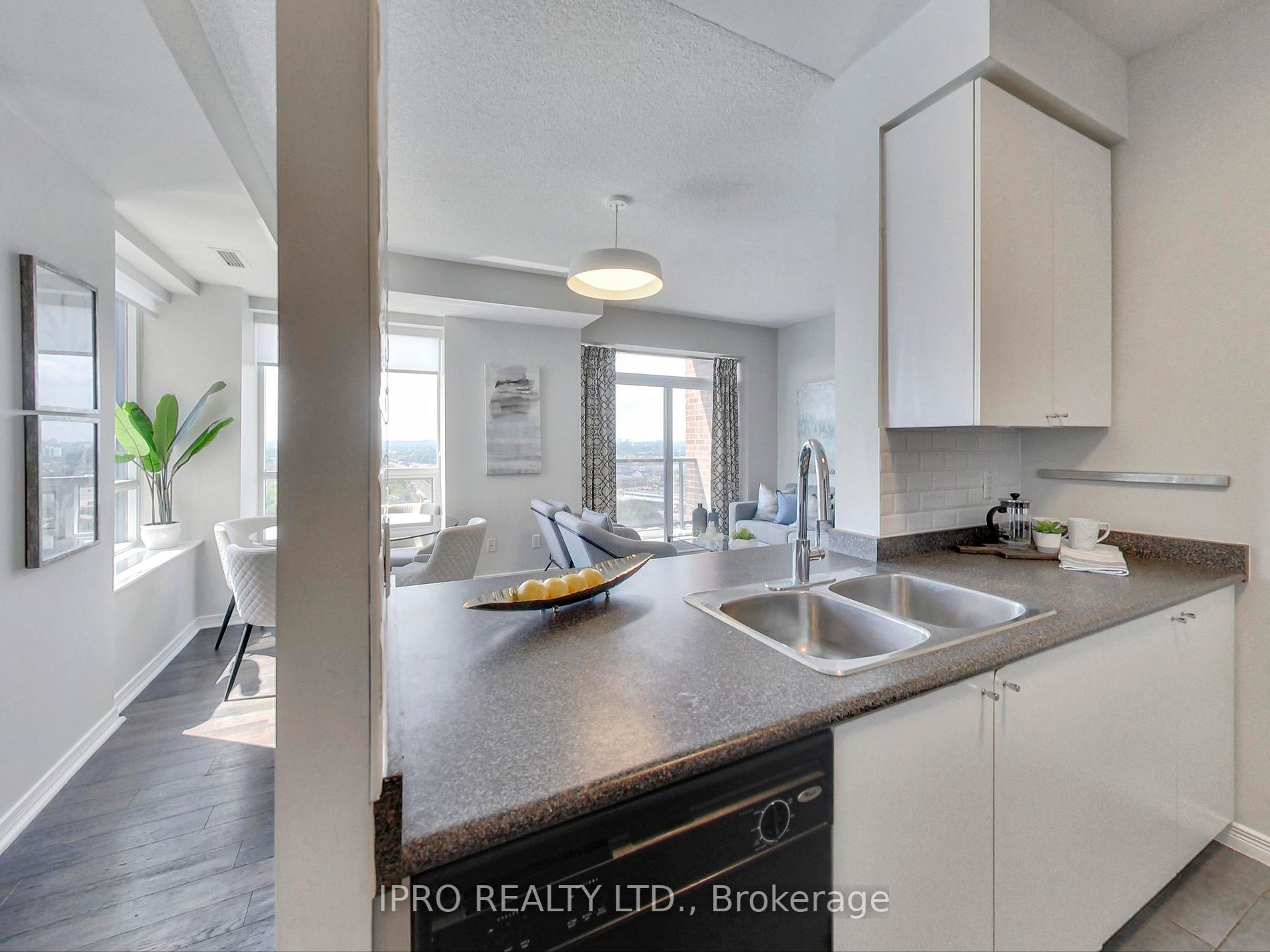 60 Heintzman St, #1613