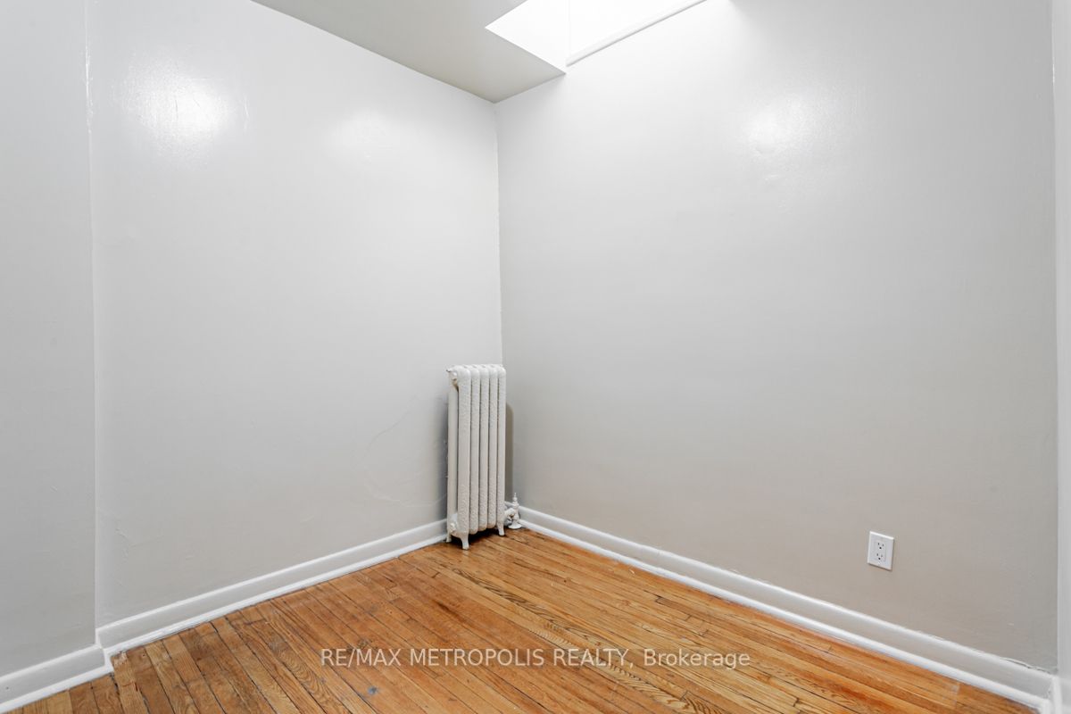 2229 Dundas St W, #Upper